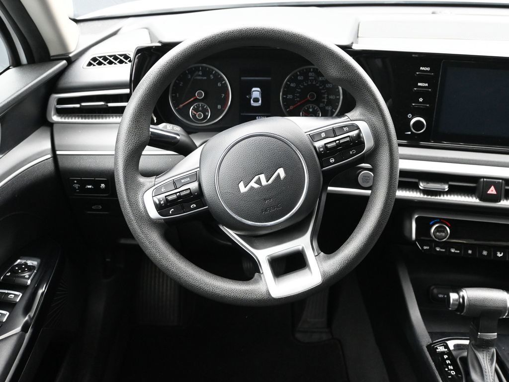 2023 Kia K5 LXS photo 9