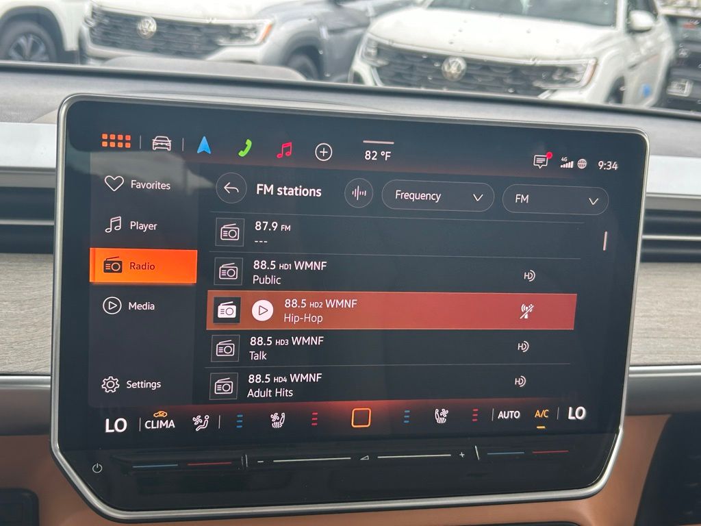 2025 Volkswagen ID. Buzz Pro Plus photo 11