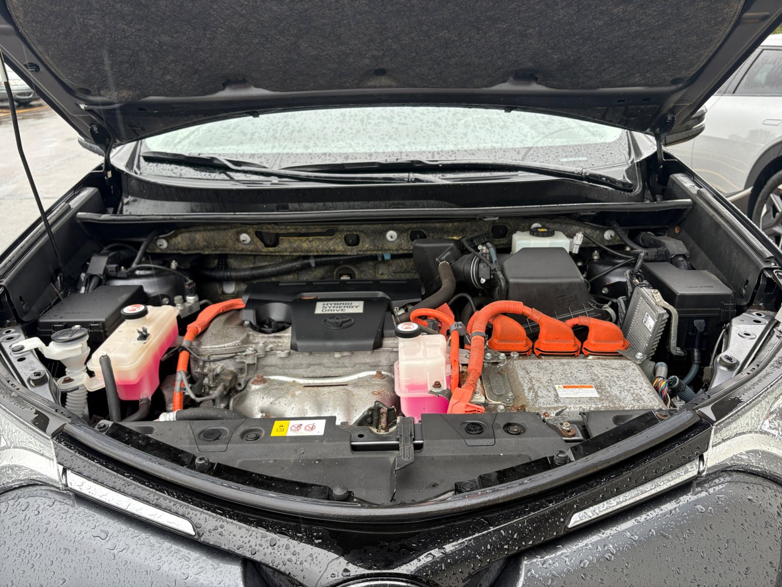 2018 Toyota RAV4 Hybrid XLE photo 2