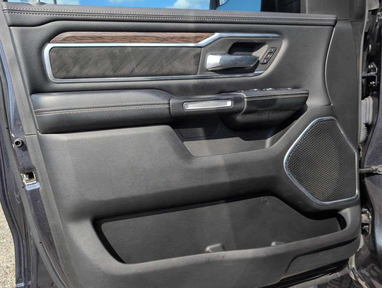 2019 Ram 1500 Laramie photo 10