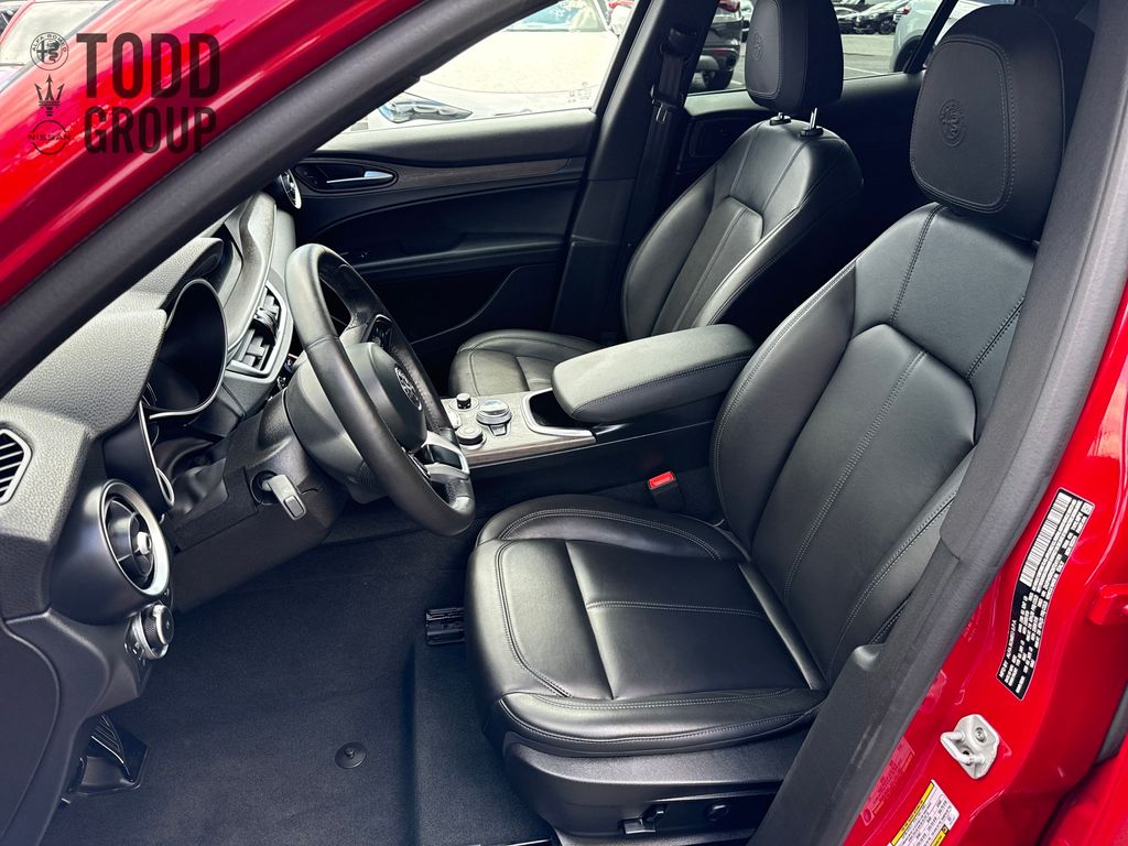 2022 Alfa Romeo Stelvio Ti photo 9