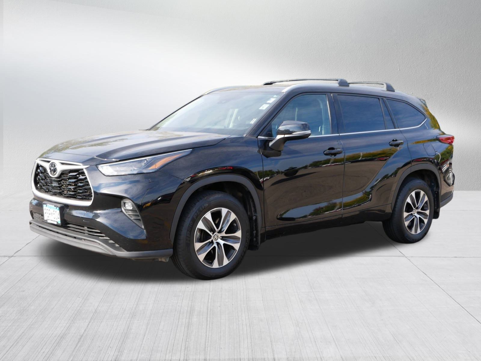 2022 Toyota Highlander XLE photo 3