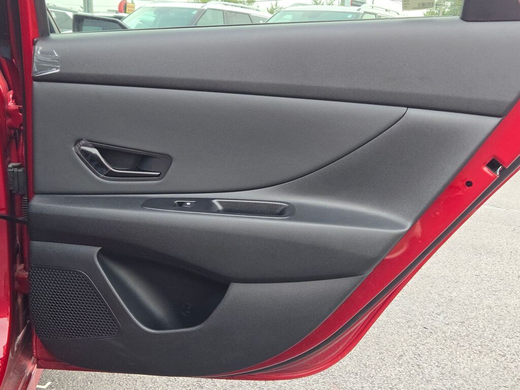2025 Hyundai Elantra SEL Sport photo 11
