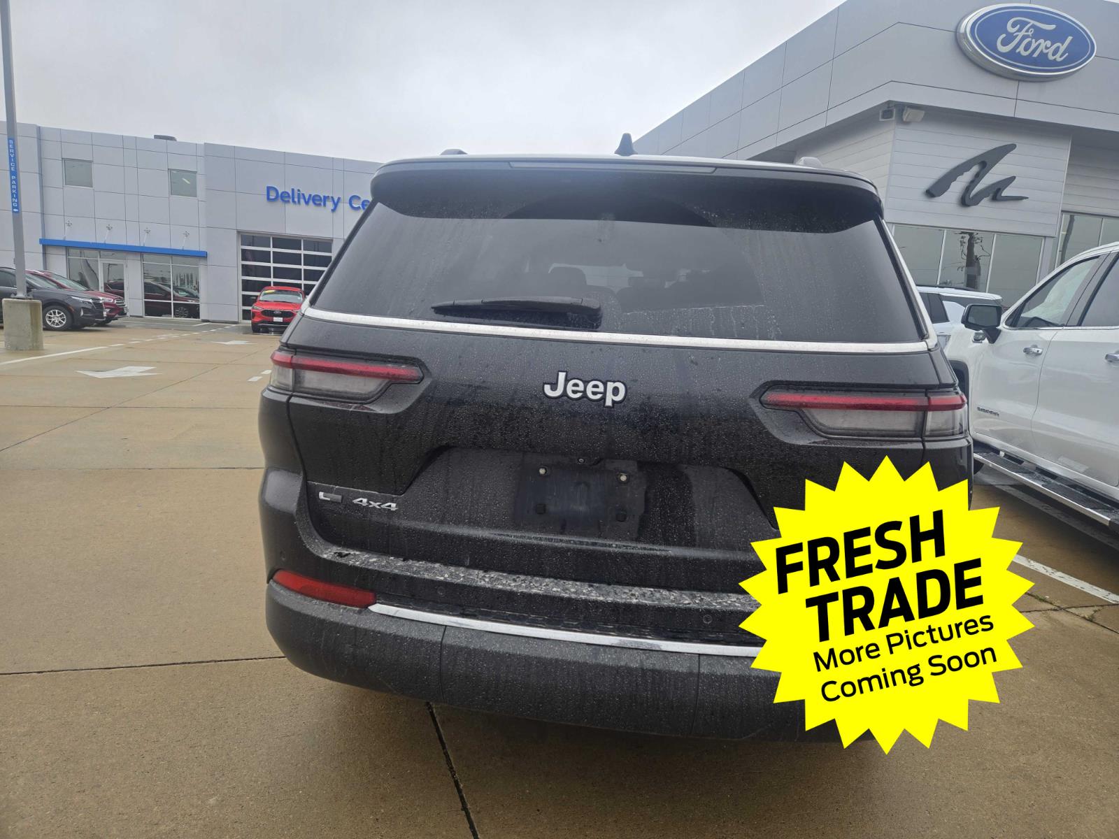 2022 Jeep Grand Cherokee Laredo photo 2