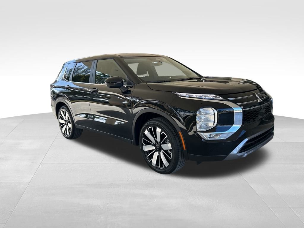 2025 Mitsubishi Outlander SE photo 3