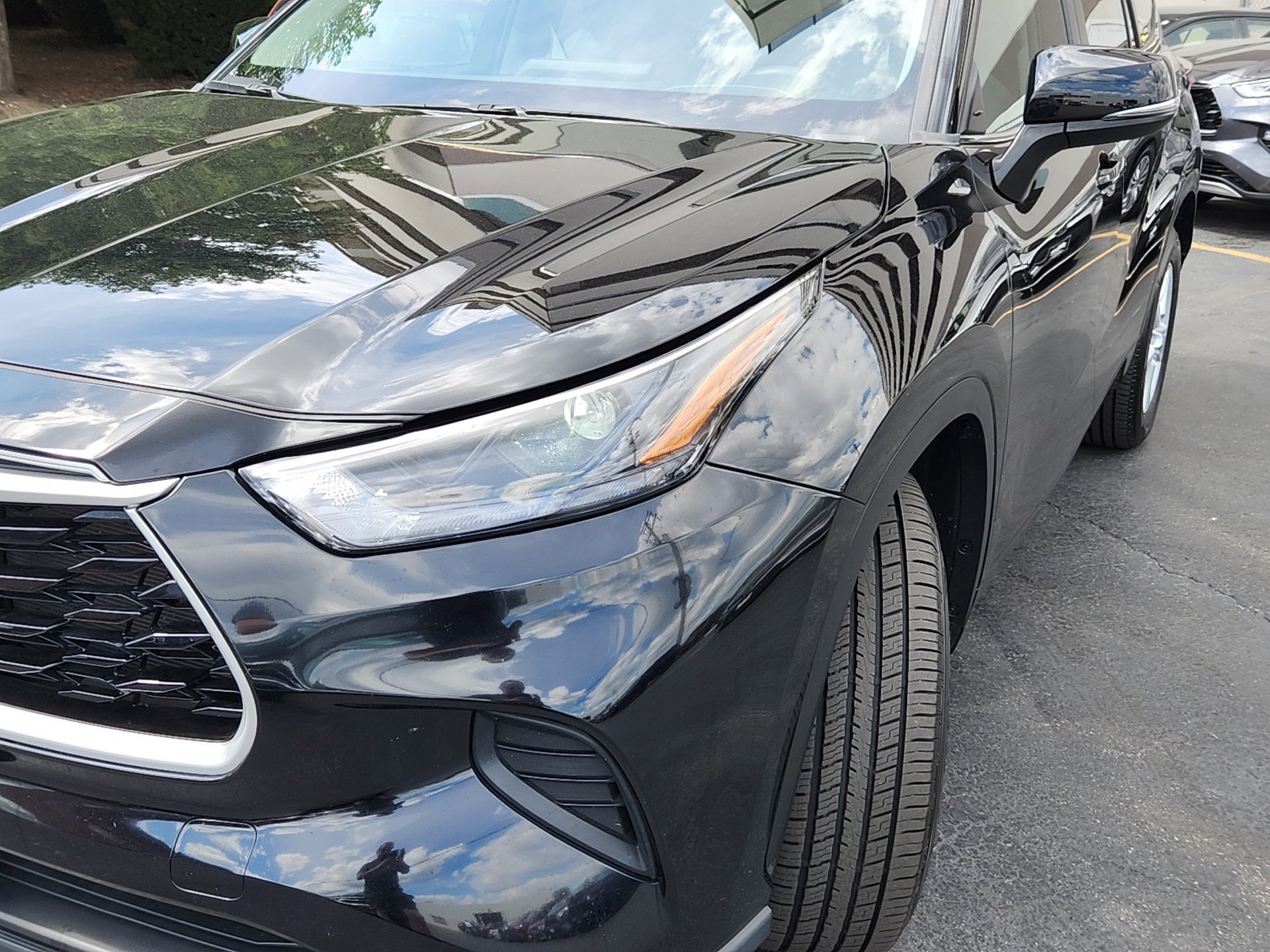 2023 Toyota Highlander L photo 8