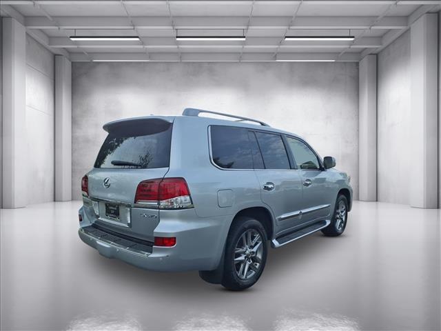 2015 Lexus LX 570 photo 2