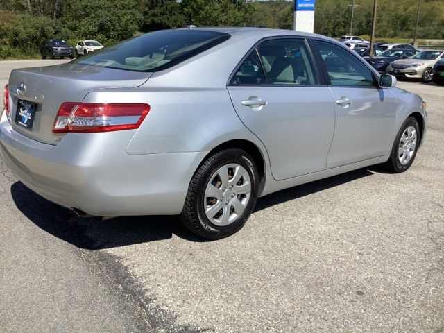 2011 Toyota Camry LE photo 3