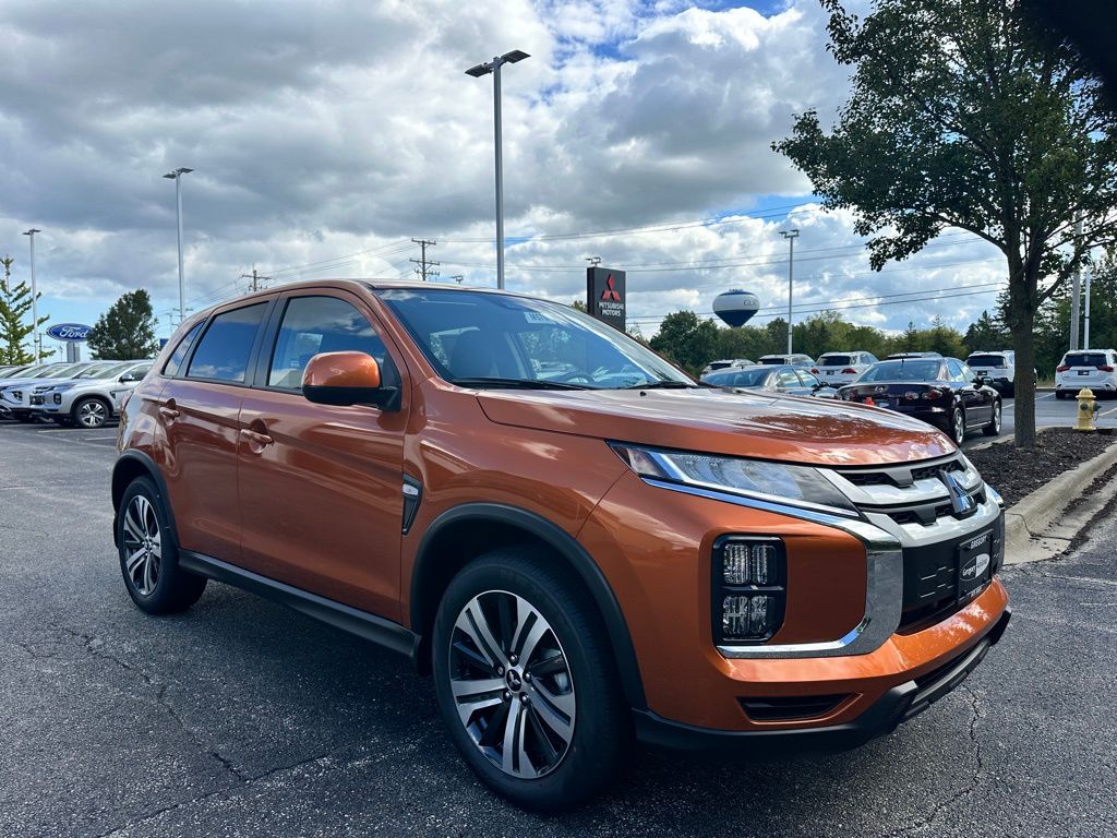 2025 Mitsubishi Outlander Sport ES photo 3