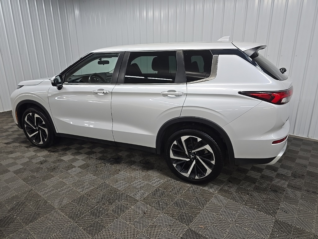 2022 Mitsubishi Outlander SE photo 4