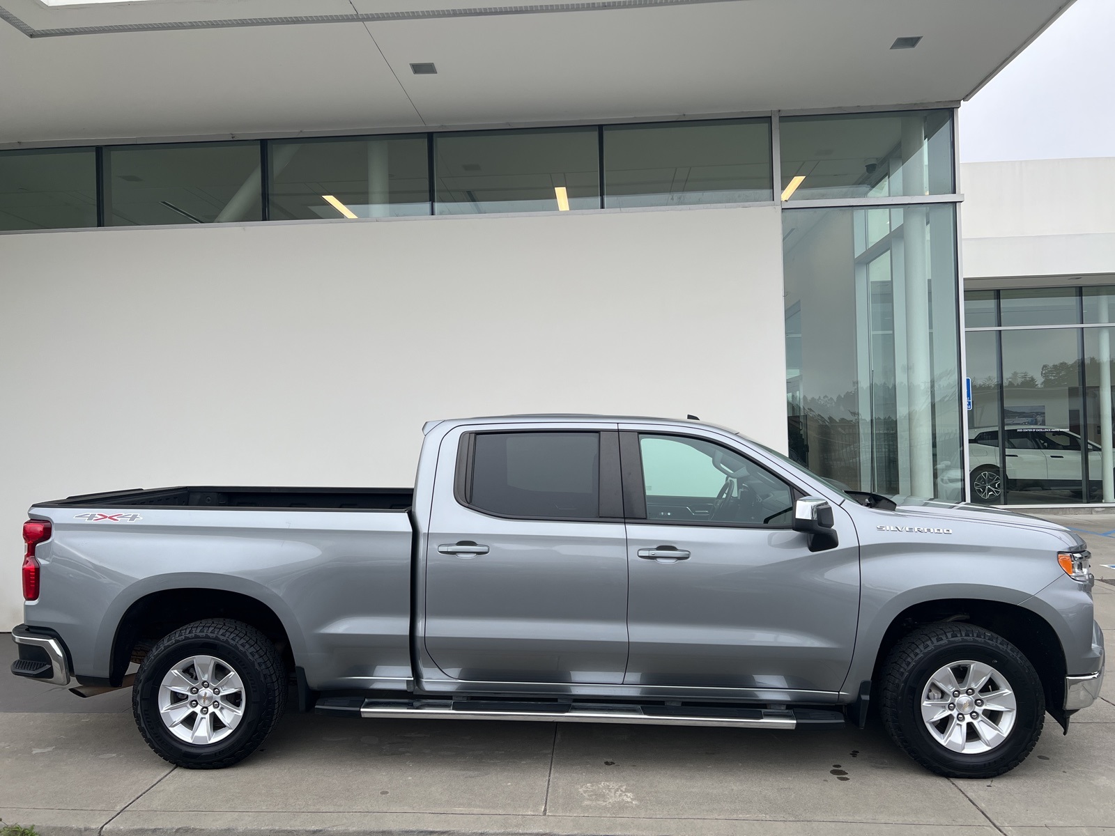 2024 Chevrolet Silverado 1500 LT photo 3