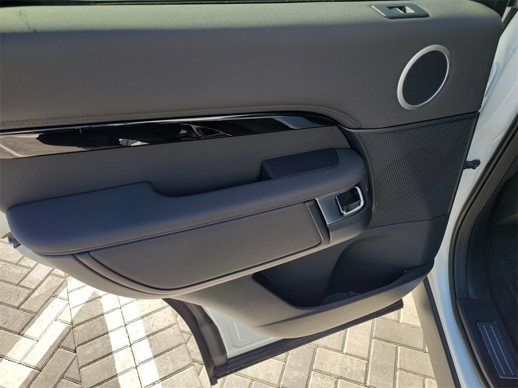 2025 Land Rover Discovery S photo 20