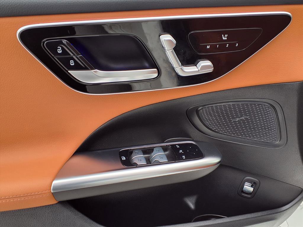 2025 Mercedes Benz C 300 4MATIC photo 12