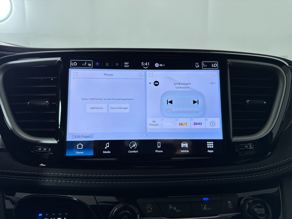 2026 Chrysler Pacifica photo 23