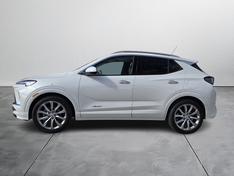 2024 Buick Encore GX Avenir photo 2