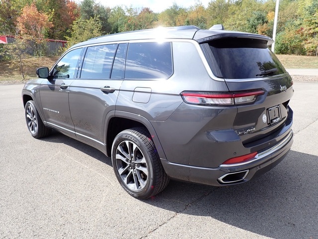 2022 Jeep Grand Cherokee Overland photo 2