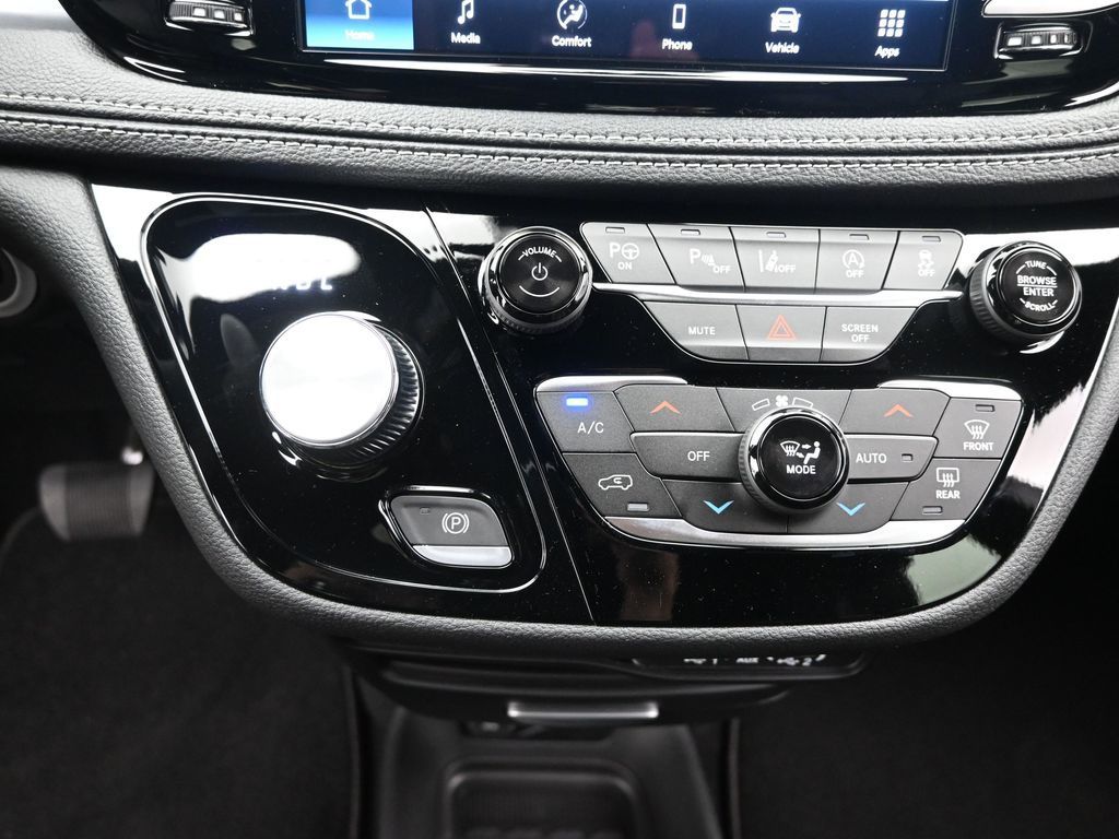 2025 Chrysler Pacifica photo 16