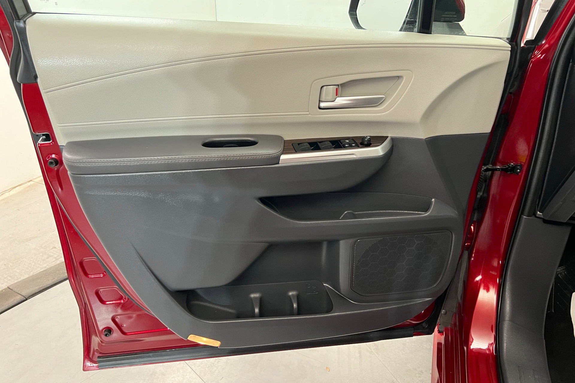2023 Toyota Sienna XLE photo 14