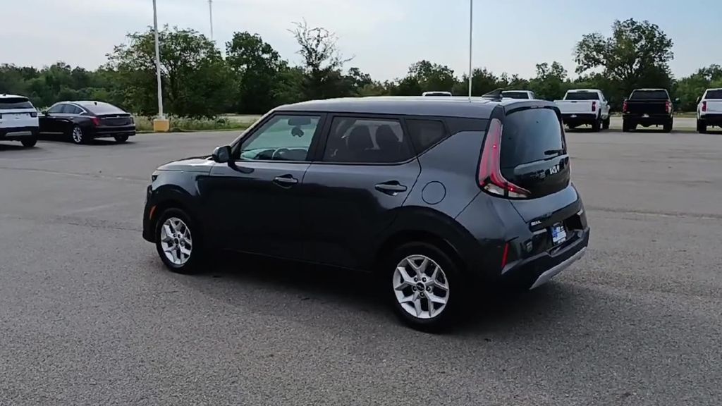 2023 Kia Soul LX photo 5