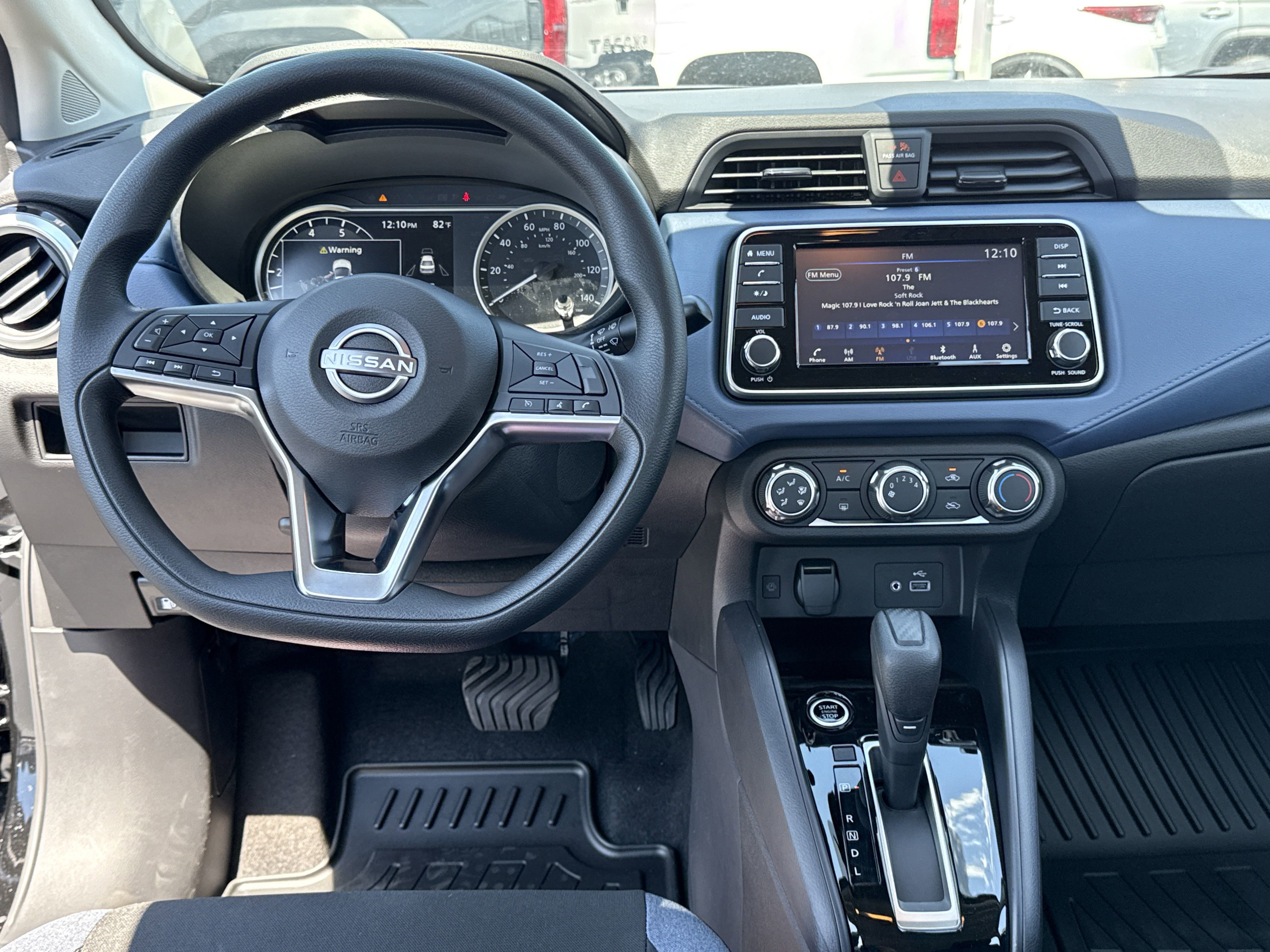 2025 Nissan Versa SV photo 4