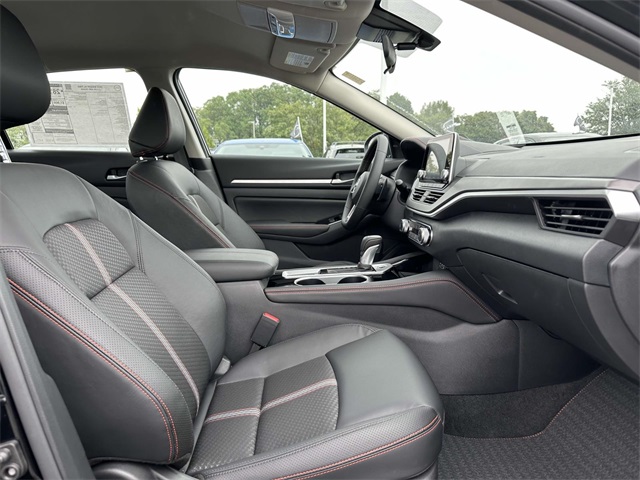 2025 Nissan Altima SR photo 10