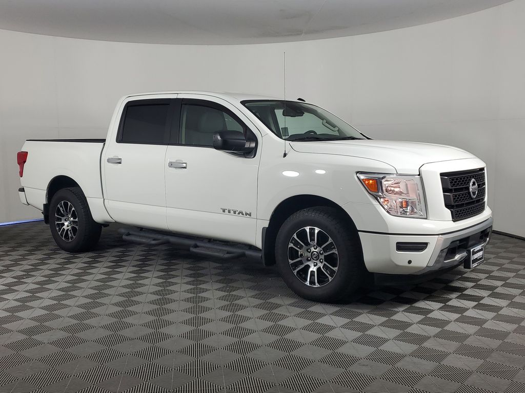 2021 Nissan Titan SV photo 2