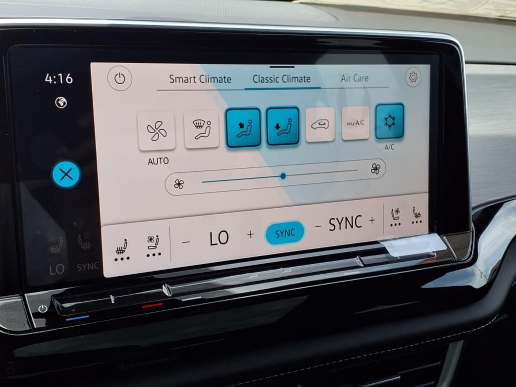 2025 Volkswagen Atlas Cross Sport SE Technology photo 4