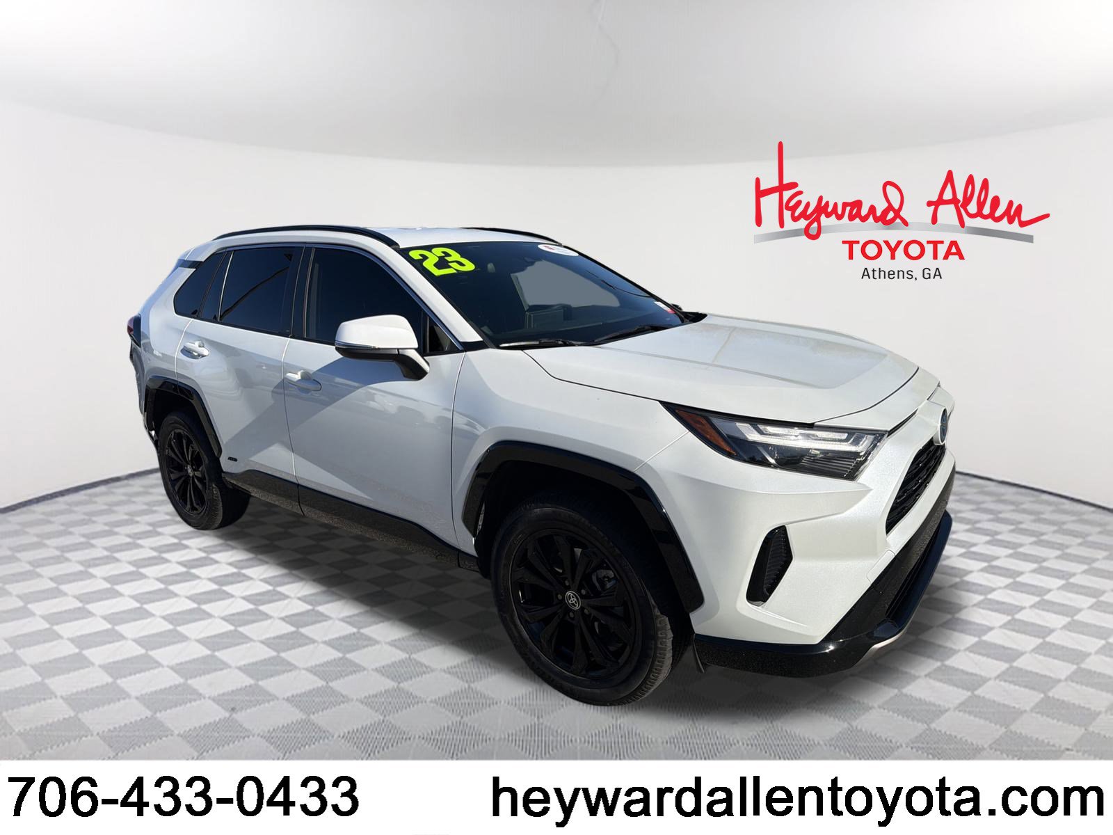 2023 Toyota RAV4 SE's photo
