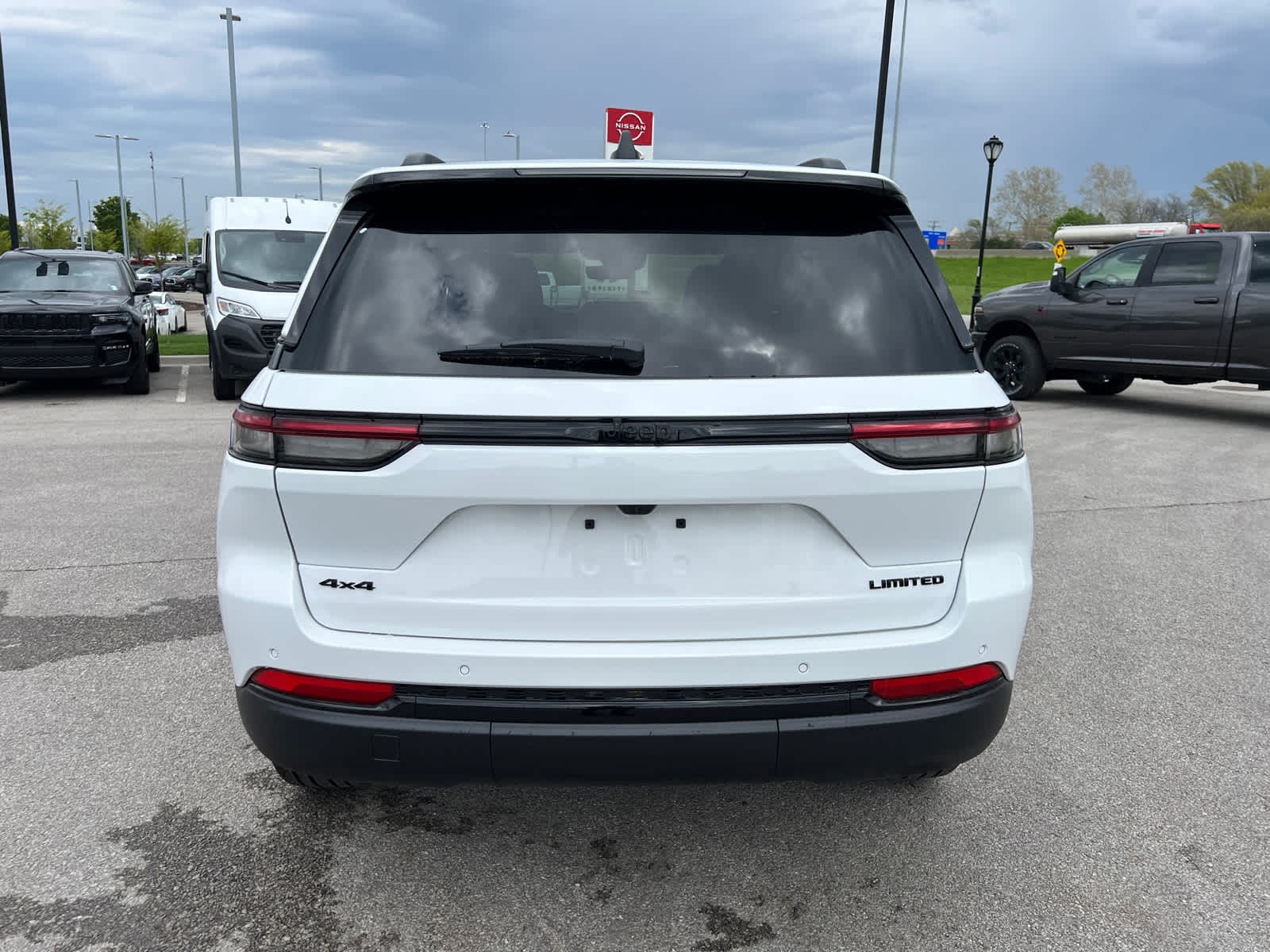 2025 Jeep Grand Cherokee Limited photo 3