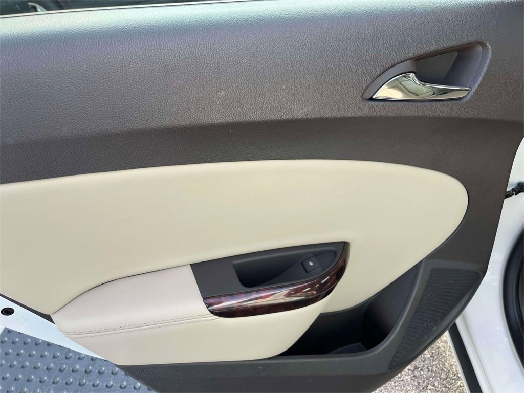 2016 Buick Verano Leather photo 14