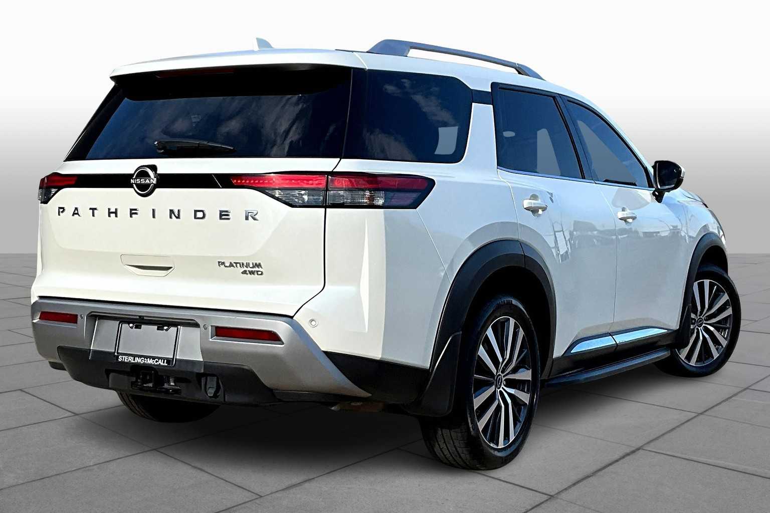 2022 Nissan Pathfinder Platinum photo 10