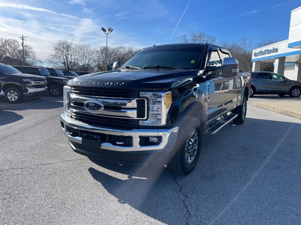 2017 Ford F-250 XLT photo 3