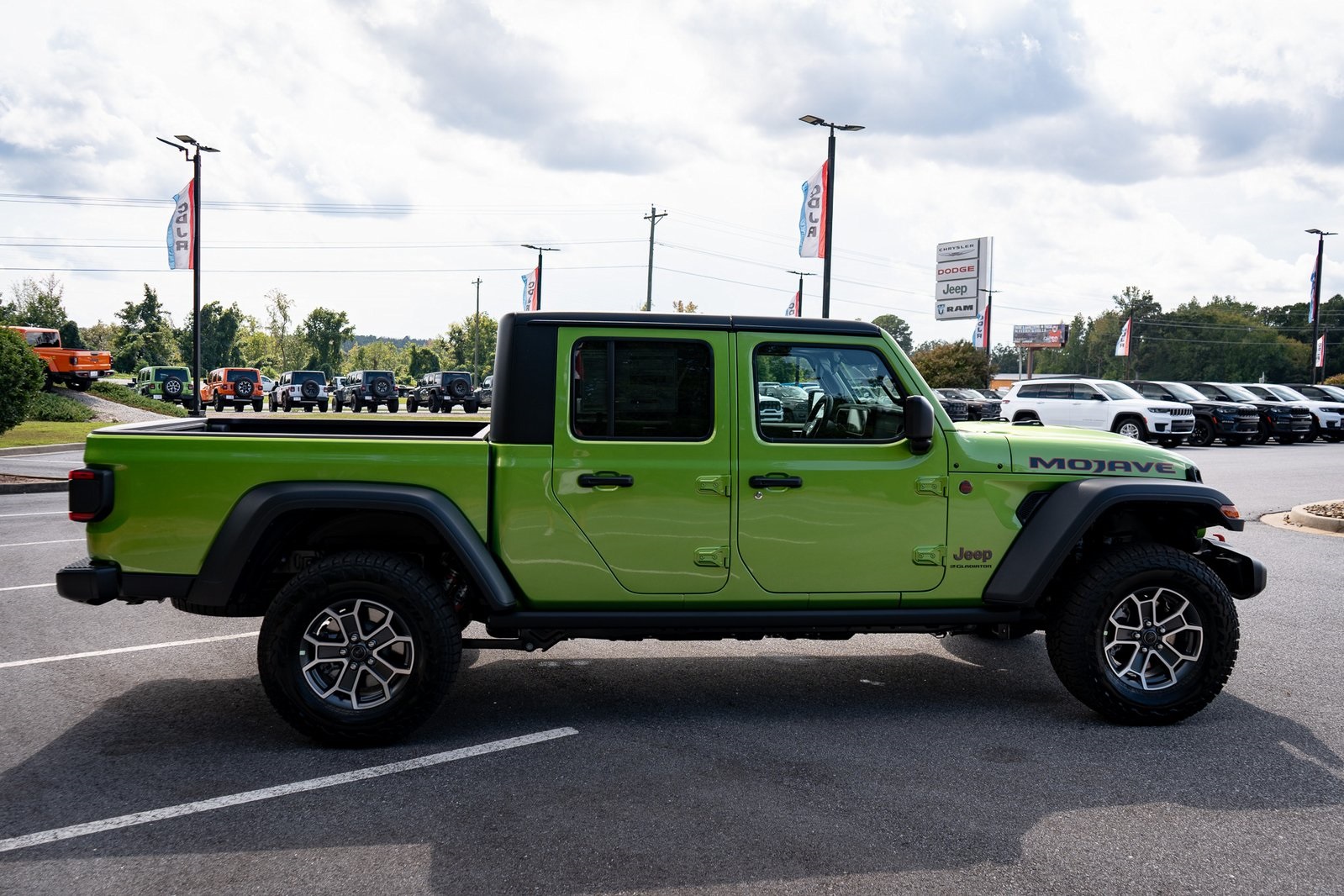 2025 Jeep Gladiator Mojave photo 10