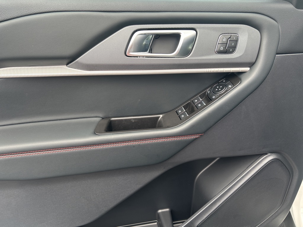 2025 Ford Explorer ST photo 10
