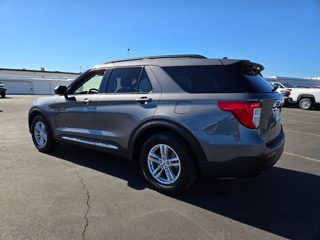 2023 Ford Explorer XLT photo 2