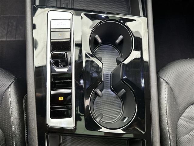 2025 Volkswagen Atlas SE Technology photo 10