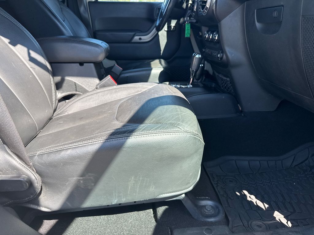 2018 Jeep Wrangler Unlimited Altitude photo 12