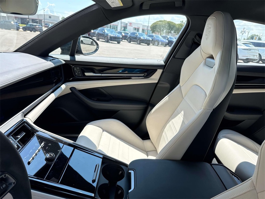 2025 Porsche Panamera 4 photo 21