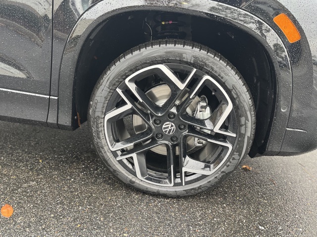 2026 Volkswagen Tiguan SEL R-Line photo 3