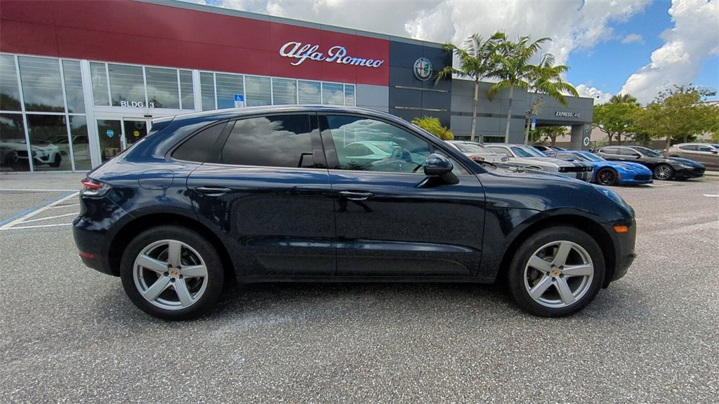 2020 Porsche Macan Base photo 2