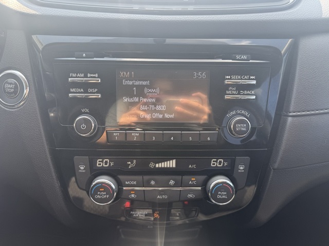 2017 Nissan Rogue SV photo 20
