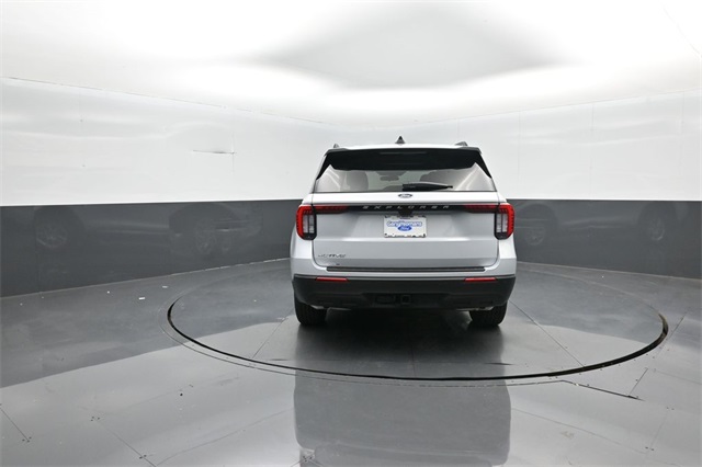 2025 Ford Explorer photo 3