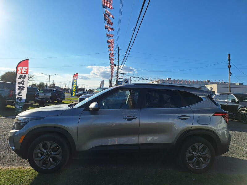 2024 Kia Seltos S photo 2