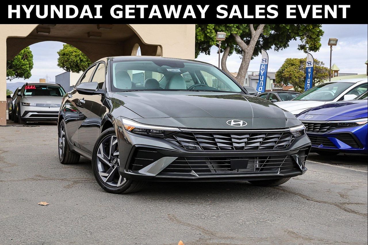 2025 Hyundai Elantra Limited's photo