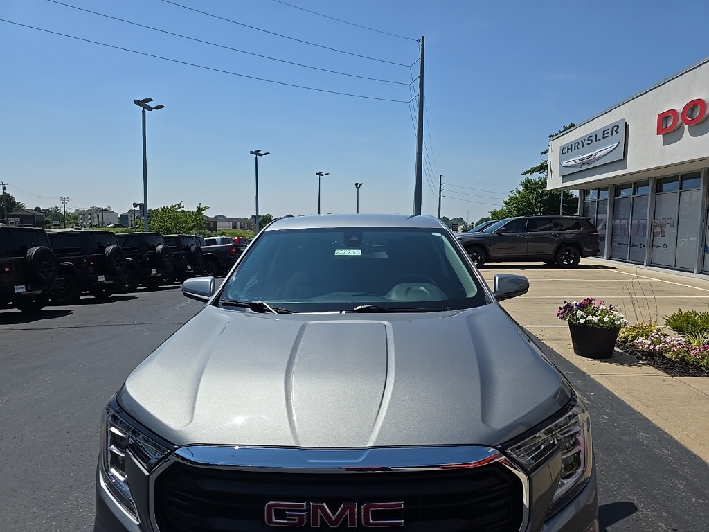 2024 Gmc Terrain SLE photo 3