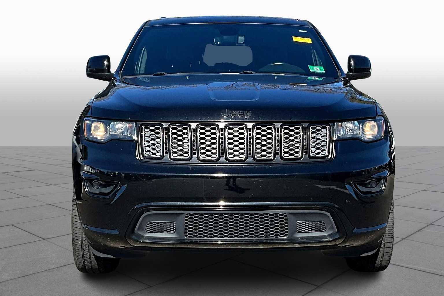 2018 Jeep Grand Cherokee Altitude photo 3