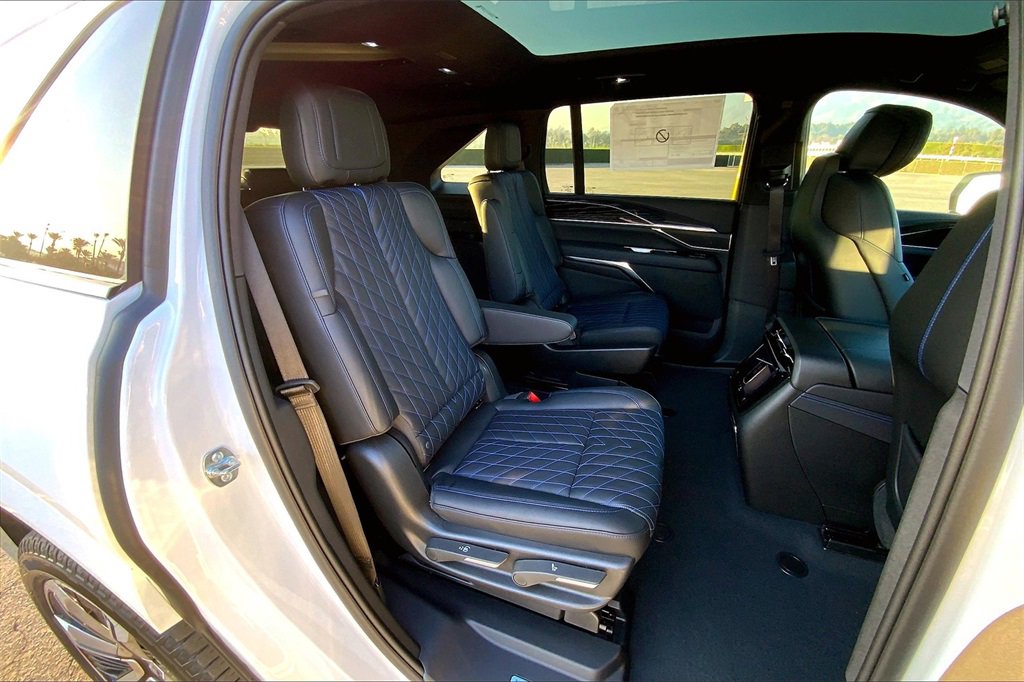 2025 Cadillac Escalade IQ Luxury photo 27