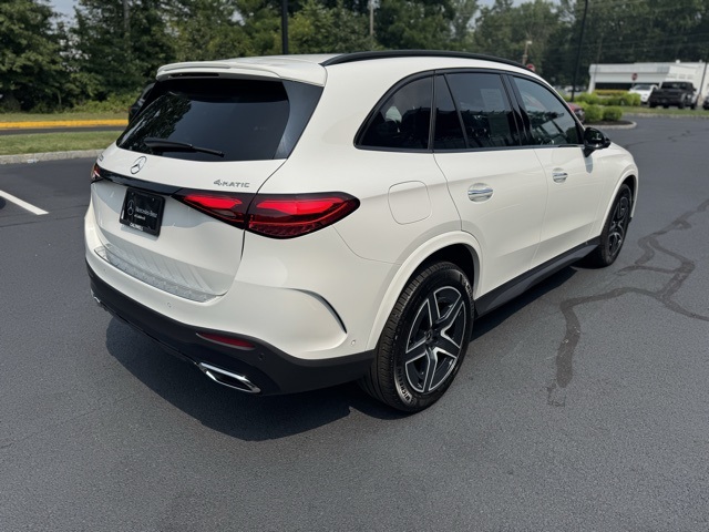 2025 Mercedes Benz GLC 300 4MATIC photo 3