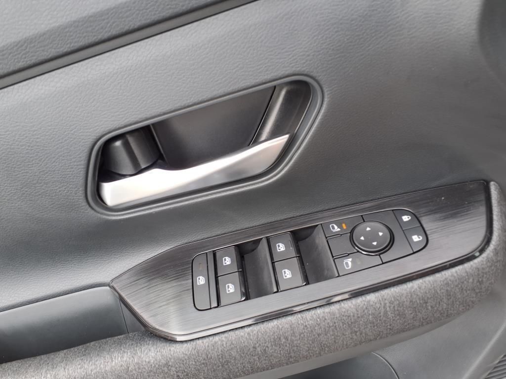 2025 Nissan Kicks SV photo 2