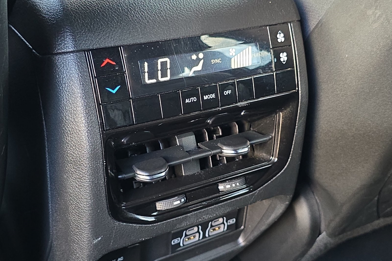 2024 Jeep Grand Cherokee Altitude photo 12